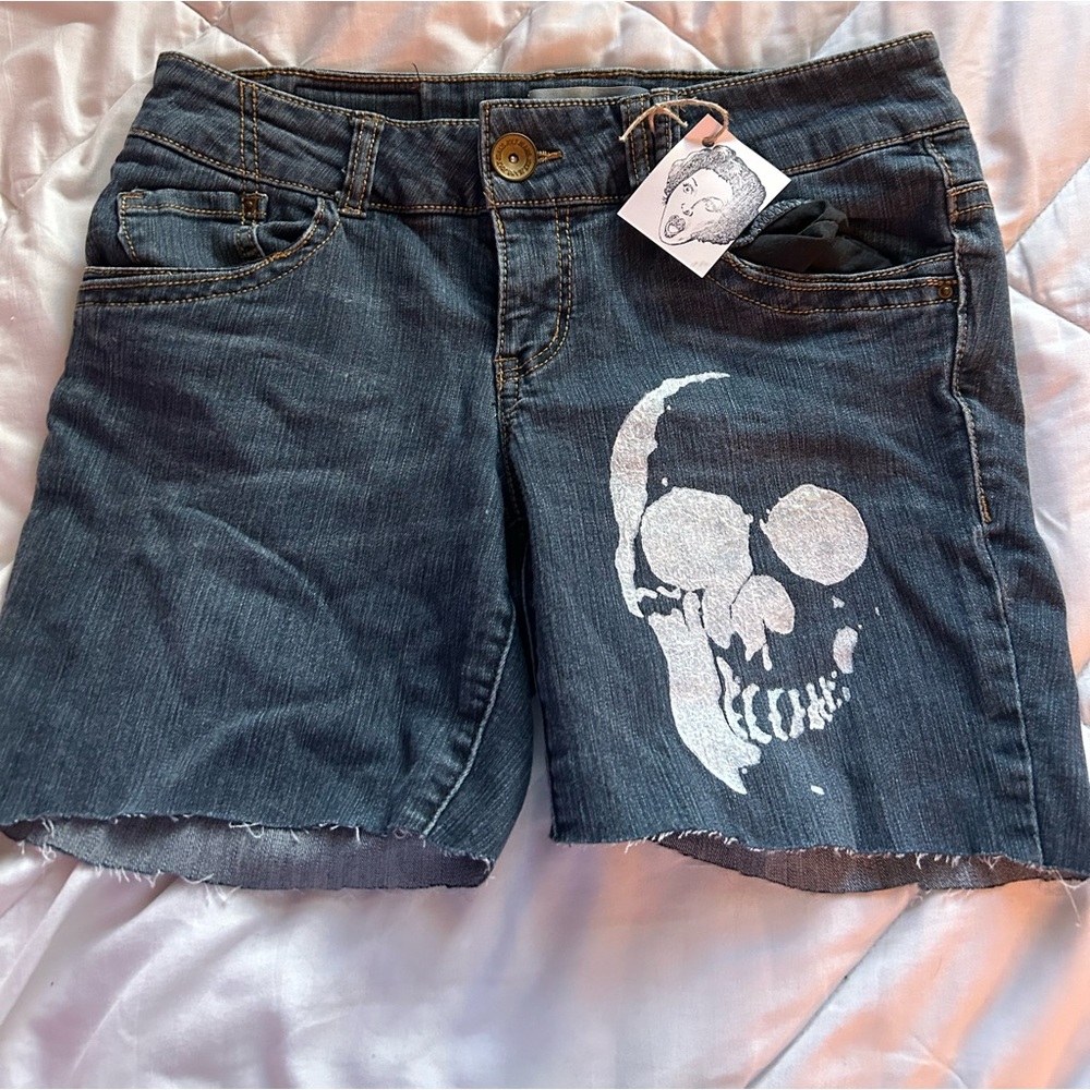 Jolt Jean shorts w/ Skull design